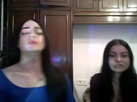 Snapshot of EDUARDA4 chatting on 01-12-25, 12:18 EDUARDA4 online show from 01-12-25, 12:18