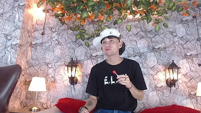 Samuel Hilton online show from 12-13-24, 04:11