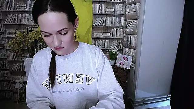 Lina Star S online show from 11-24-25, 10:15