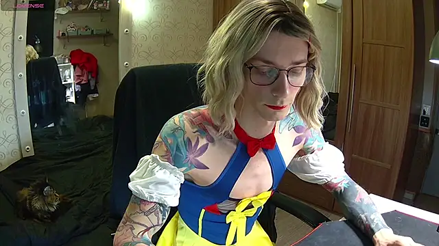 Snapshot of Julia_dolls chatting on 03-11-25, 05:13 Julia dolls online show from 03-11-25, 05:13