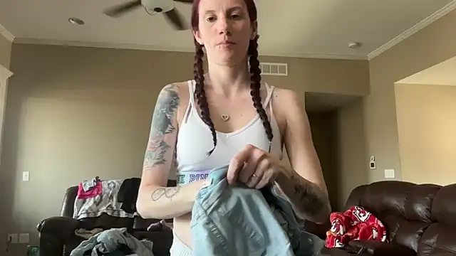 yourstrulylivy69 online show from 03-12-25, 06:22