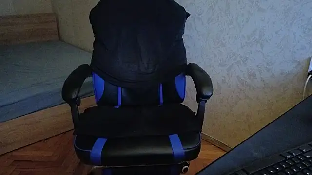 Snapshot of TheFitGiant chatting on 03-03-25, 12:15 TheFitGiant online show from 03-03-25, 12:15