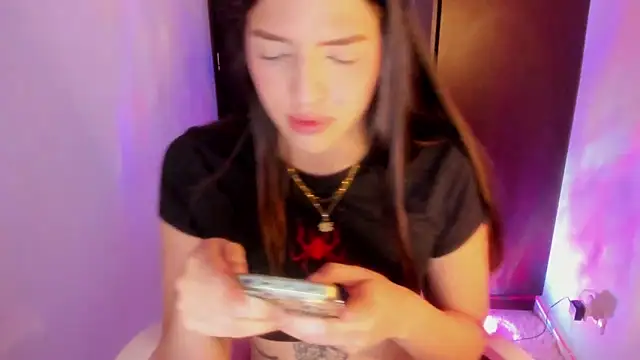 maria mendez  online show from 10-21-25, 04:13