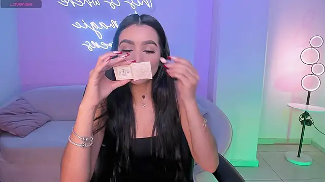 BellaCarteer  online show from 12-17-25, 12:55