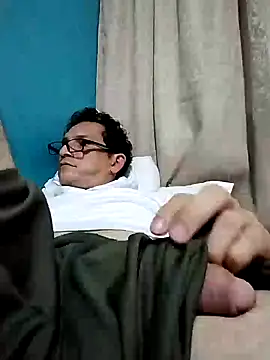 Snapshot of Bombi22 chatting on 12-15-24, 11:53 Bombi22 online show from 12-15-24, 11:53