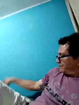 Snapshot of Bombi22 chatting on 01-16-25, 04:49 Bombi22 online show from 01-16-25, 04:49