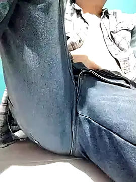 Snapshot of Bombi22 chatting on 01-30-25, 04:16 Bombi22 online show from 01-30-25, 04:16