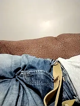 Snapshot of Bombi22 chatting on 02-21-25, 05:24 Bombi22 online show from 02-21-25, 05:24