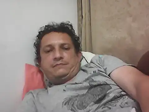 Snapshot of Bombi22 chatting on 10-10-25, 04:11 Bombi22 online show from 10-10-25, 04:11