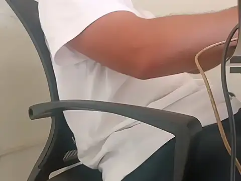 Snapshot of antonix-hard chatting on 10-21-25, 07:58 antonix-hard online show from 10-21-25, 07:58