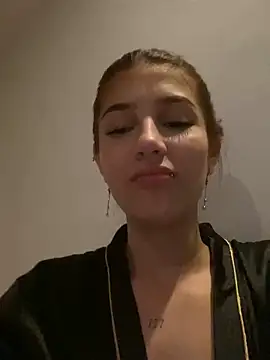 Snapshot of thamygomezz chatting on 02-01-25, 04:35 thamygomezz online show from 02-01-25, 04:35