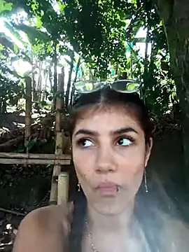 Snapshot of thamygomezz chatting on 09-14-25, 04:06 thamygomezz online show from 09-14-25, 04:06