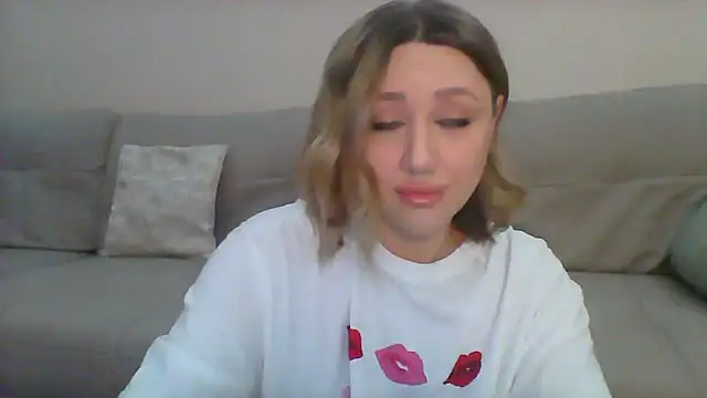 Snapshot of VickyLove047 chatting on 03-23-25, 03:43 VickyLove047 online show from 03-23-25, 03:43