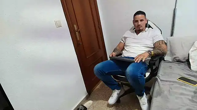 Snapshot of Geishastudios chatting on 10-21-25, 10:05 Geishastudios online show from 10-21-25, 10:05