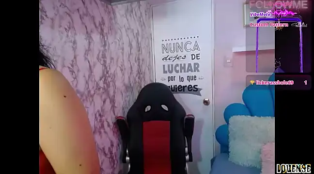 Snapshot of karime_sexygirl chatting on 02-18-25, 01:43 karime sexygirl online show from 02-18-25, 01:43