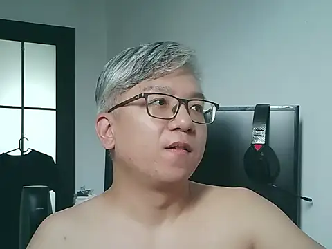 Snapshot of leoUSIR chatting on 09-22-25, 06:26 leoUSIR online show from 09-22-25, 06:26