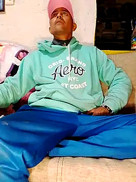 Snapshot of NewBe9D9 chatting on 11-26-25, 09:21 NewBe9D9 online show from 11-26-25, 09:21