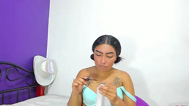 Snapshot of Natymontiell_ chatting on 12-18-24, 04:06 Natymontiell online show from 12-18-24, 04:06