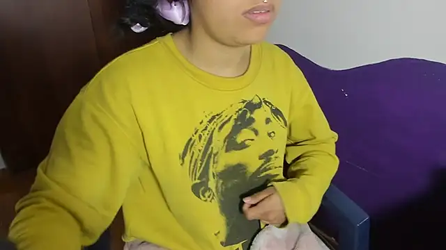 Snapshot of Natymontiell_ chatting on 12-21-24, 01:21 Natymontiell online show from 12-21-24, 01:21