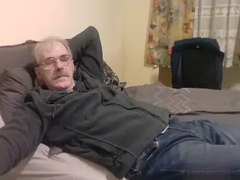 Snapshot of farock chatting on 12-19-24, 07:18 farock online show from 12-19-24, 07:18