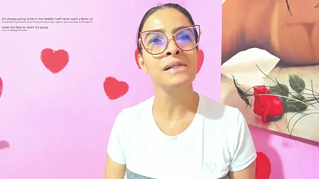 Snapshot of miss--flora chatting on 02-20-25, 06:35 miss--flora online show from 02-20-25, 06:35