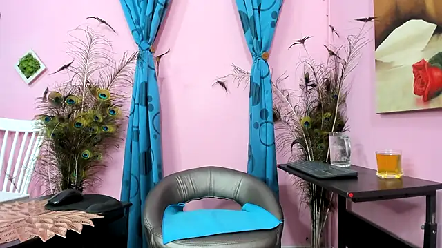 Snapshot of miss--flora chatting on 09-29-25, 03:06 miss--flora online show from 09-29-25, 03:06