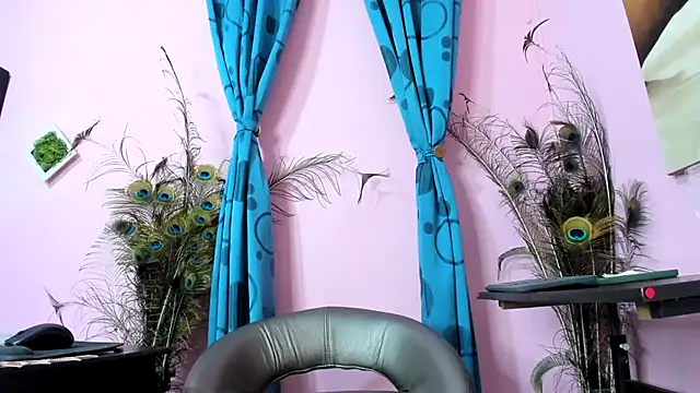 Snapshot of miss--flora chatting on 10-22-25, 10:26 miss--flora online show from 10-22-25, 10:26