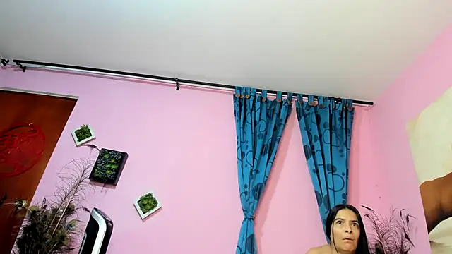 Snapshot of miss--flora chatting on 11-20-25, 01:44 miss--flora online show from 11-20-25, 01:44