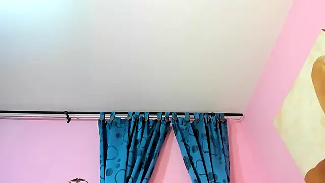 Snapshot of miss--flora chatting on 11-26-25, 02:07 miss--flora online show from 11-26-25, 02:07