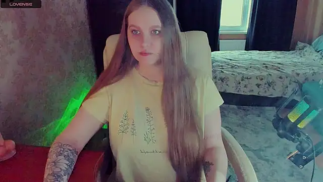 Snapshot of Alice_Dreamgirl_ chatting on 02-08-25, 12:17 Alice Dreamgirl  online show from 02-08-25, 12:17