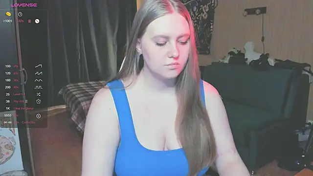 Snapshot of Alice_Dreamgirl_ chatting on 10-21-25, 11:55 Alice Dreamgirl  online show from 10-21-25, 11:55