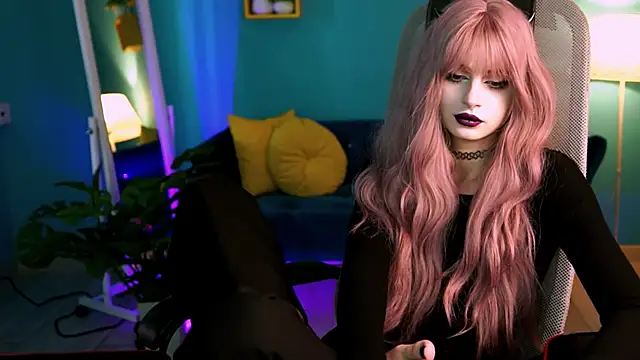 JadeCastle  online show from 03-19-25, 05:19