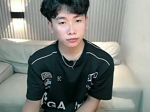 dangerzone0122 online show from 10-04-25, 05:33