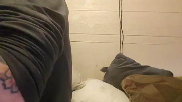 Huntzg23 online show from 02-15-26, 07:51