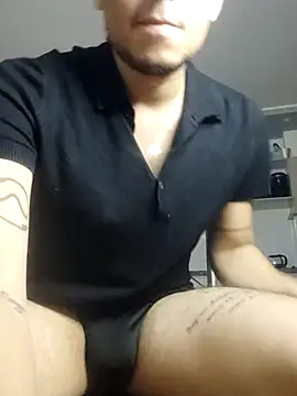 Snapshot of GamerQuinn chatting on 12-29-24, 04:16 GamerQuinn online show from 12-29-24, 04:16