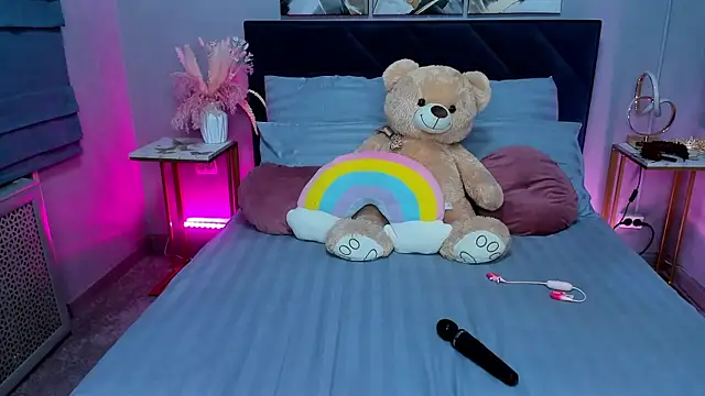 Curvy Dynamite  online show from 12-14-25, 01:11