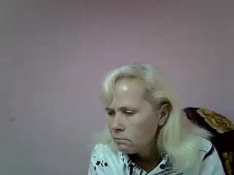 Snapshot of sakura_blonde chatting on 12-29-24, 08:44 sakura blonde online show from 12-29-24, 08:44