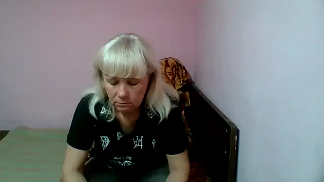 Snapshot of sakura_blonde chatting on 02-15-25, 06:01 sakura blonde online show from 02-15-25, 06:01