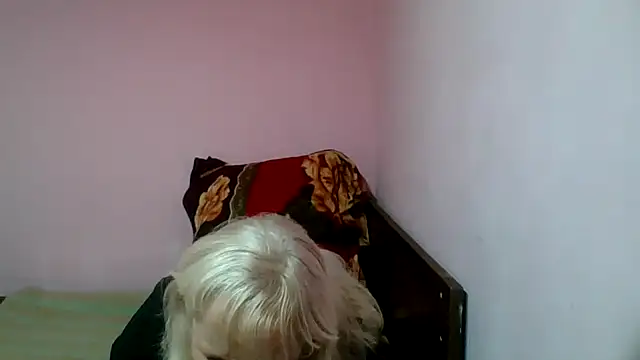 Snapshot of sakura_blonde chatting on 02-15-25, 09:04 sakura blonde online show from 02-15-25, 09:04
