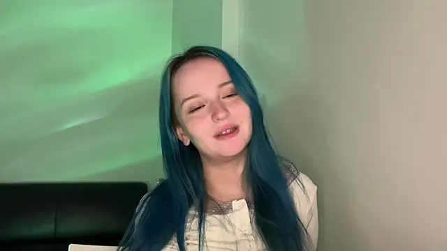 bumble bee online show from 12-26-24, 03:42