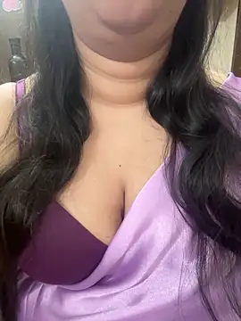 Snapshot of Akhi_Akshaya chatting on 12-20-24, 01:47 Akhi Akshaya online show from 12-20-24, 01:47