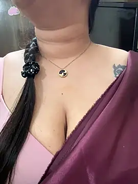 Snapshot of Akhi_Akshaya chatting on 12-25-24, 06:52 Akhi Akshaya online show from 12-25-24, 06:52