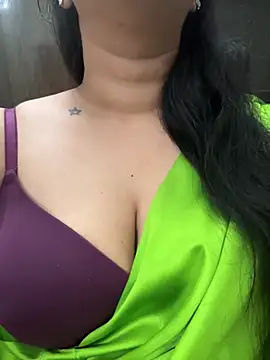 Snapshot of Akhi_Akshaya chatting on 01-12-25, 02:41 Akhi Akshaya online show from 01-12-25, 02:41