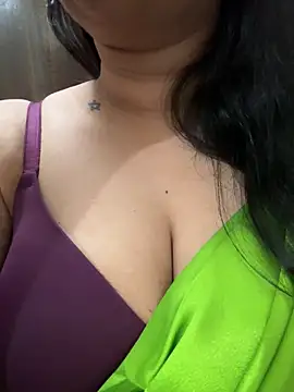 Snapshot of Akhi_Akshaya chatting on 01-12-25, 06:38 Akhi Akshaya online show from 01-12-25, 06:38