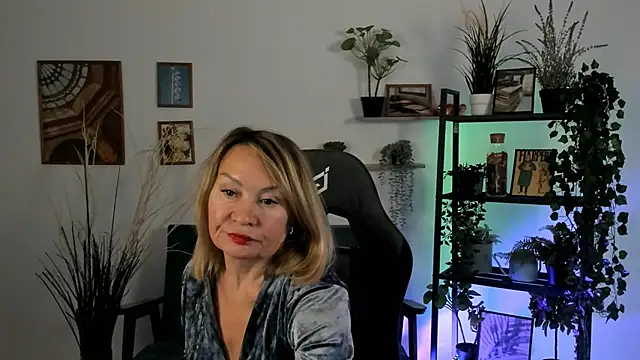 RosalindaFortuna online show from 01-04-25, 02:04