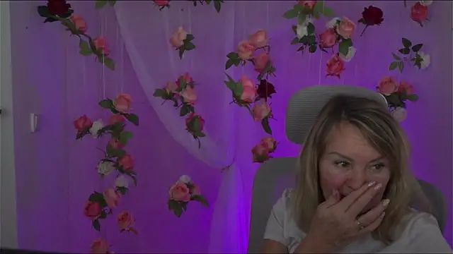 RosalindaFortuna online show from 01-08-25, 11:43