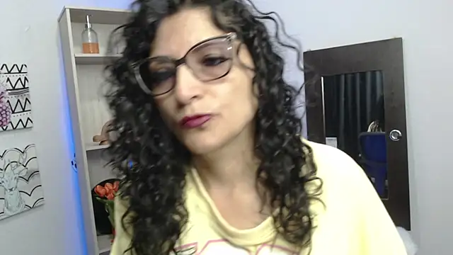 Snapshot of arianna_ros3 chatting on 01-12-25, 02:41 arianna ros3 online show from 01-12-25, 02:41
