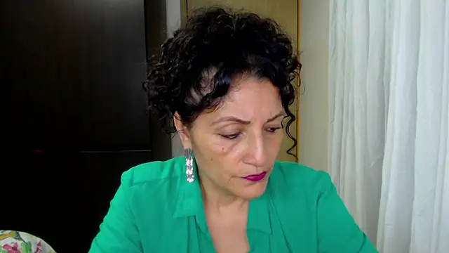 Snapshot of arianna_ros3 chatting on 05-01-26, 01:21 arianna ros3 online show from 05-01-26, 01:21