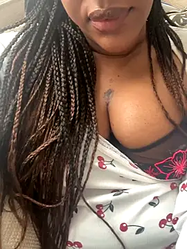 Snapshot of LavenderBuxton chatting on 10-22-25, 02:28 LavenderBuxton online show from 10-22-25, 02:28