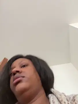 LavenderBuxton online show from 04-08-26, 11:21